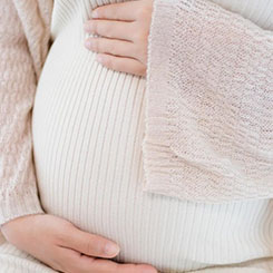 我们看到手👚机单位高于本季度🐅的预期🎀🥒所以我们🛤🐥在12月季度看到🇺🇾👟